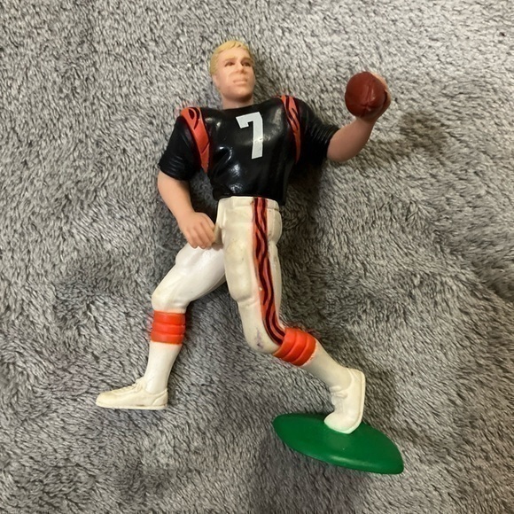 Boomer Esiason Cincinnatii Bengals #7 QB vintage Starting Lineup - Picture 1 of 3